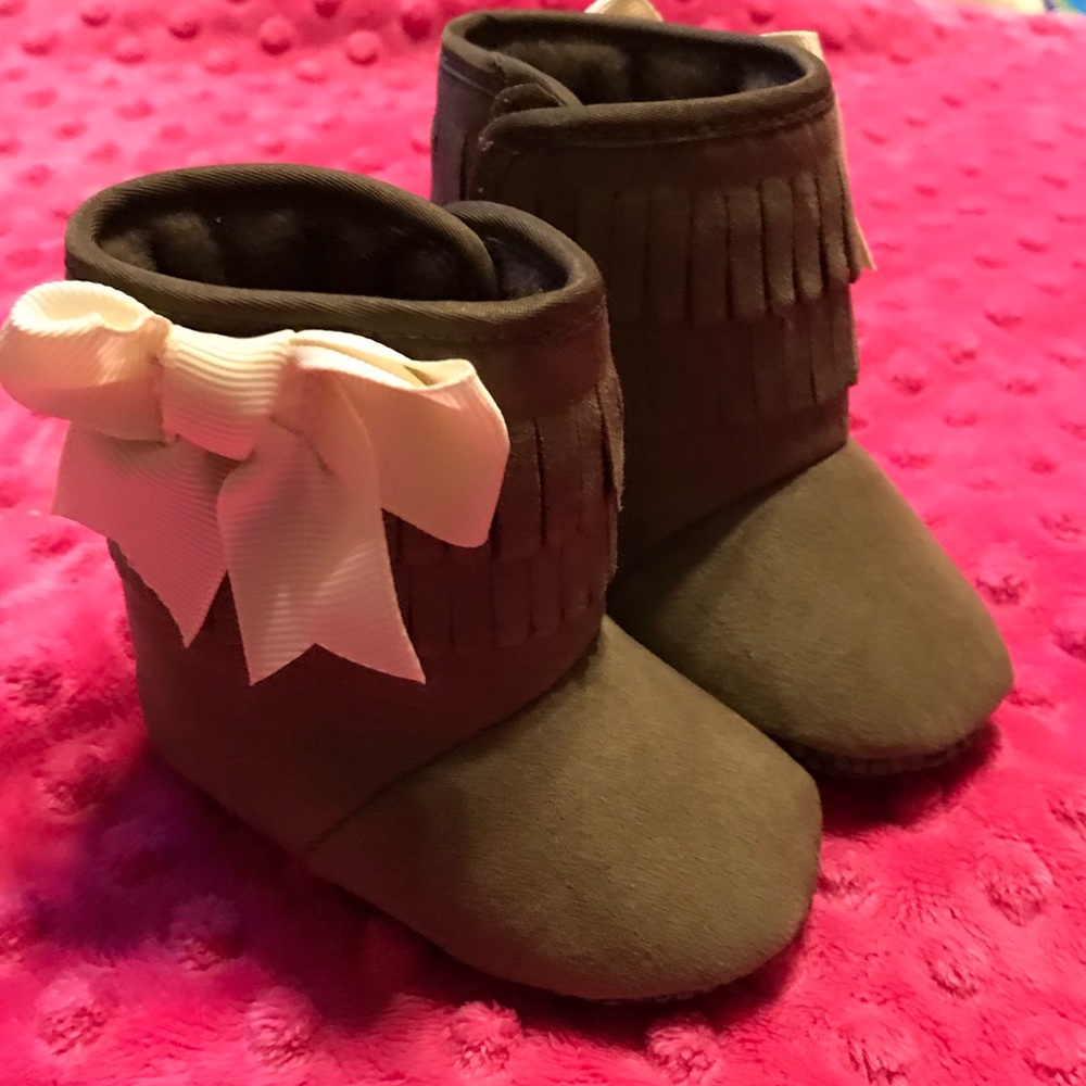Moccasin Fringe Booties! NWOT